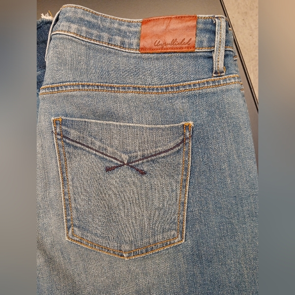 Unpublished Distressed Blue Jeans - Picture 3 of 8